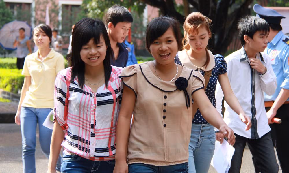 Thí sinh dự thi tuyển sinh Đại học cao đẳng năm 2012. Ảnh: Trường Phong