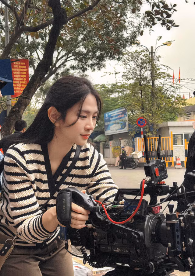 Nhân vật nữ chính là sinh viên mới ra trường. Nhân vật nữ chính là sinh viên mới ra trường.