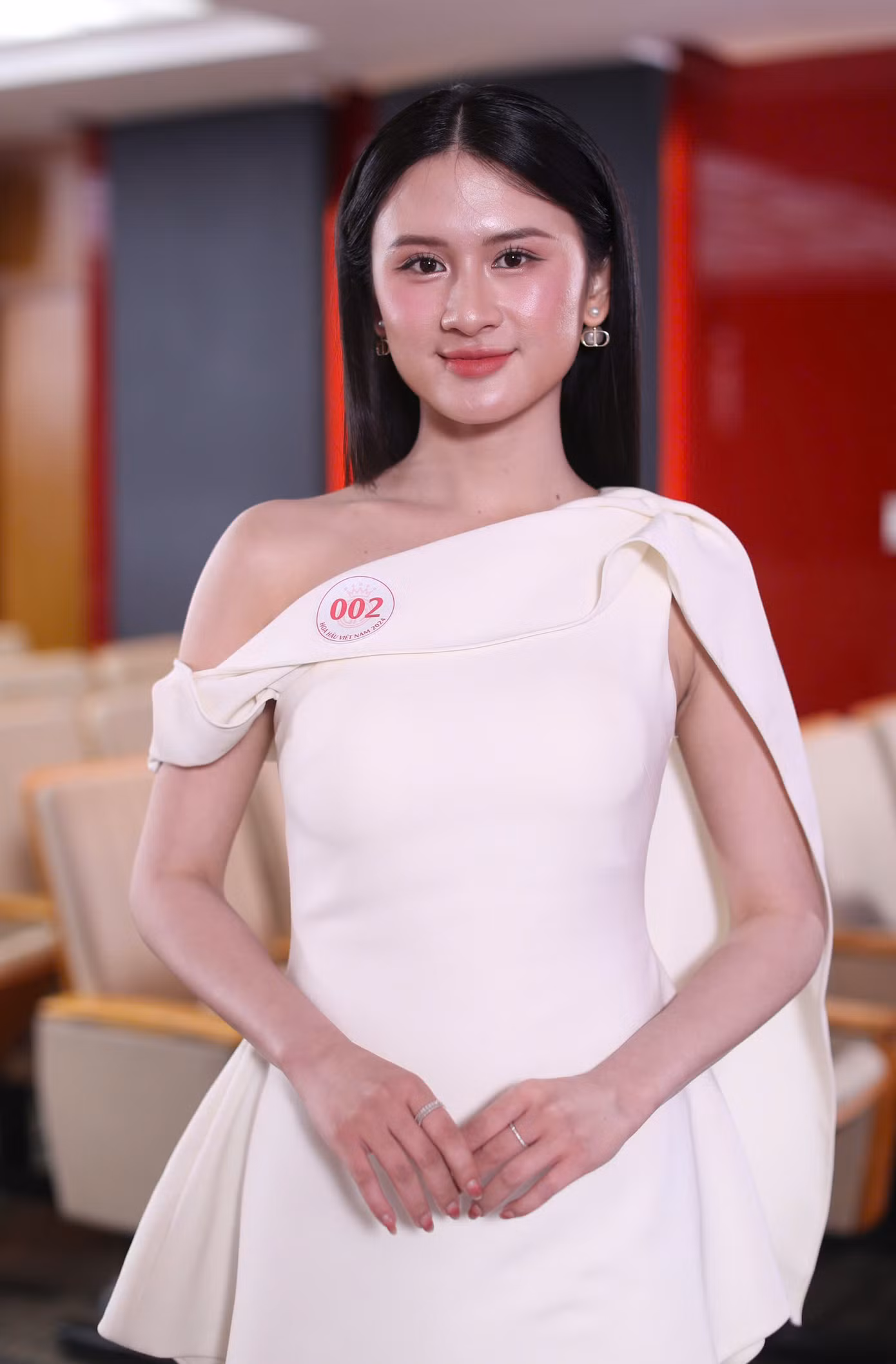 Thí sinh Trần Thụy Thúy Tiên đến từ Cao đẳng du lịch Huế hào hứng trước vòng Sơ khảo khu vực phía Nam của Hoa hậu Việt Nam 2024. Cô từng đoạt giải Thí sinh có năng khiếu xuất sắc nhất tại Hội thi Duyên dáng Đà Lạt năm 2023.