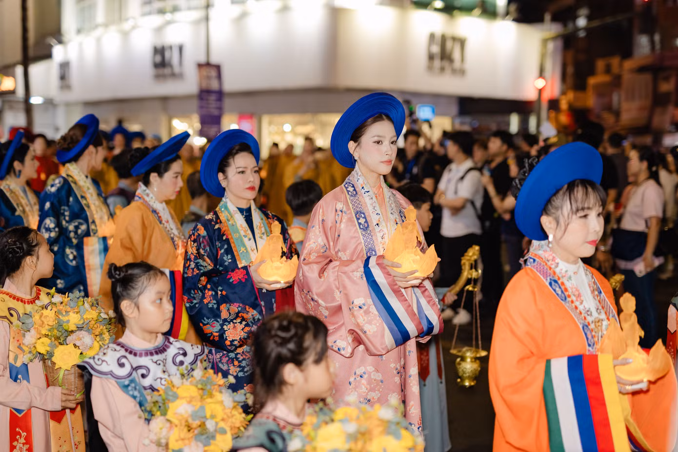 Đây là sự kiện truyền thống của GHPGVN TPHCM vào mỗi mùa Phật Đản trong những năm gần đây. Buổi lễ tạo điểm nhấn đặc biệt cho Đại lễ Phật Đản Liên Hợp Quốc (VESAK) năm 2025. Đây cũng là lần đầu VESAK đăng cai tổ chức tại TPHCM.