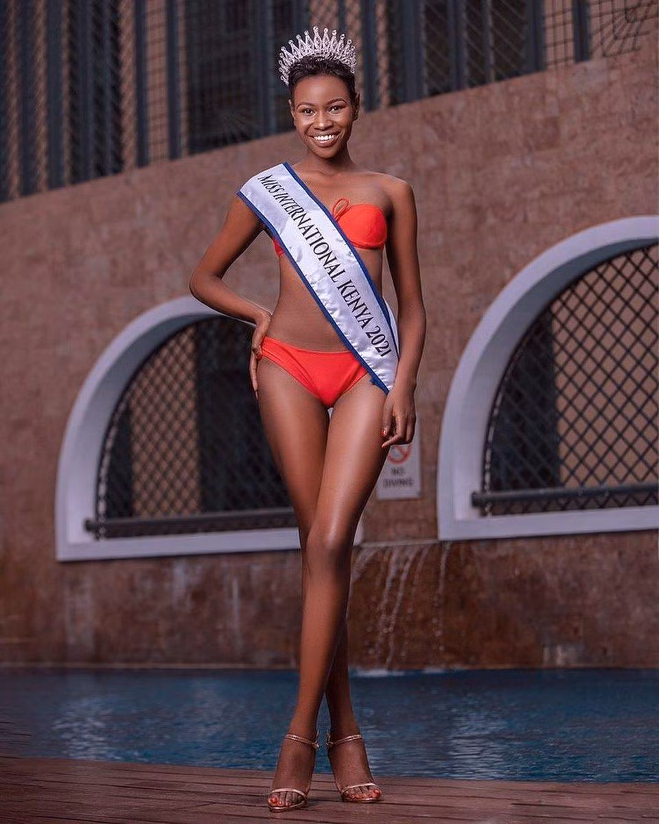 Cindy Isendi là một người mẫu chuyên nghiệp và có kinh nghiệm dự thi các cuộc thi nhan sắc như: Miss Tourism 2017, Beauty of Africa International 2019,... Cindy Isendi là một người mẫu chuyên nghiệp và có kinh nghiệm dự thi các cuộc thi nhan sắc như: Miss Tourism 2017, Beauty of Africa International 2019,...