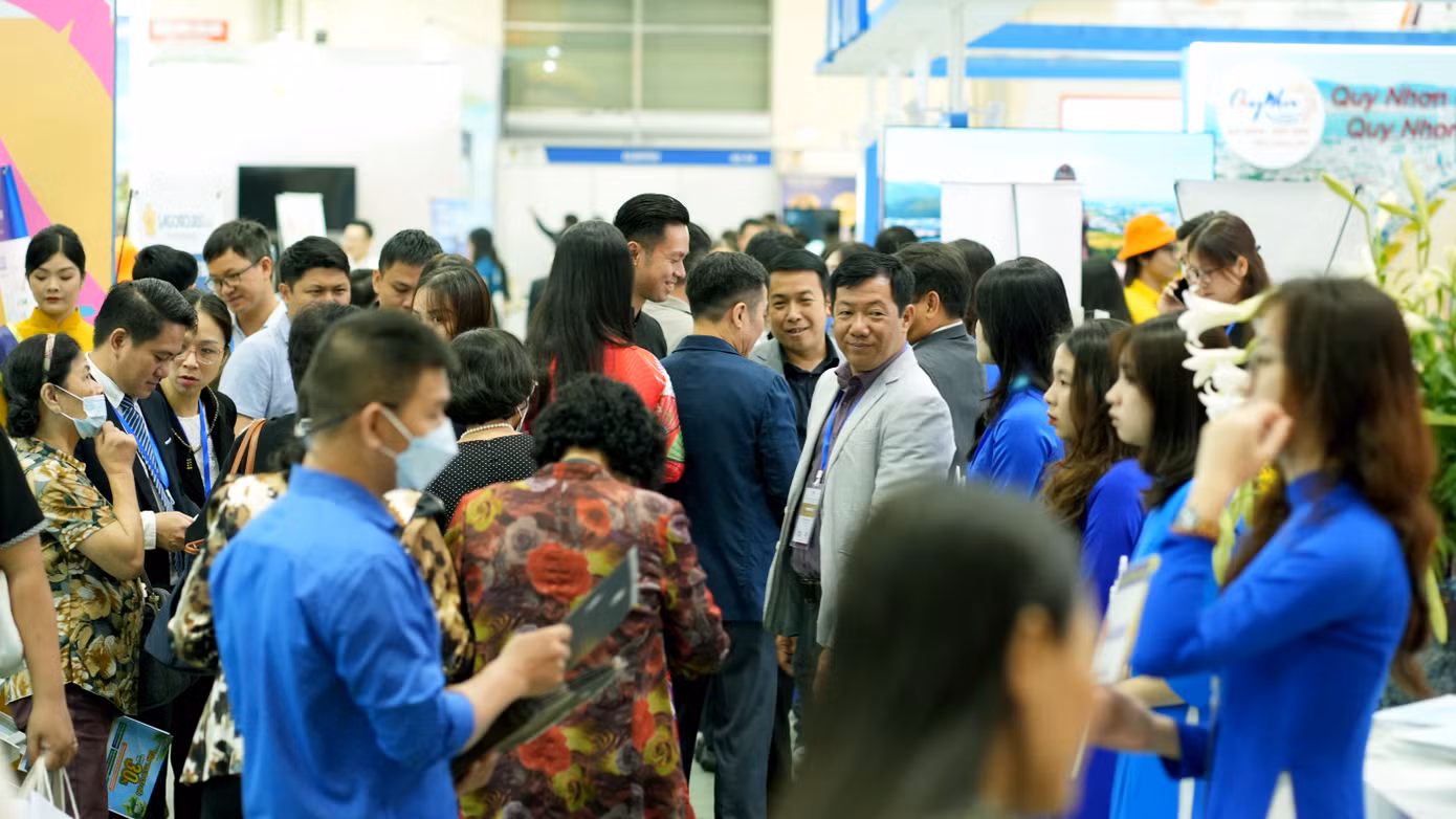 Dịp này, các doanh nghiệp ngành du lịch cam kết đẩy mạnh, gắn kết hoạt động du lịch với văn hóa, đưa du lịch trở thành một mũi nhọn trong việc phát triển công nghiệp văn hóa. Ảnh: TRỌNG QUÂN.