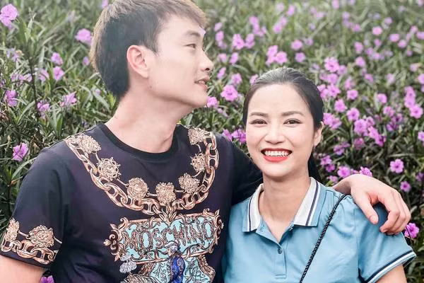 Hai diễn viên trẻ Anh Đào và Trọng Lân lần đầu kết đôi trên truyền hình. Hai diễn viên trẻ Anh Đào và Trọng Lân lần đầu kết đôi trên truyền hình.