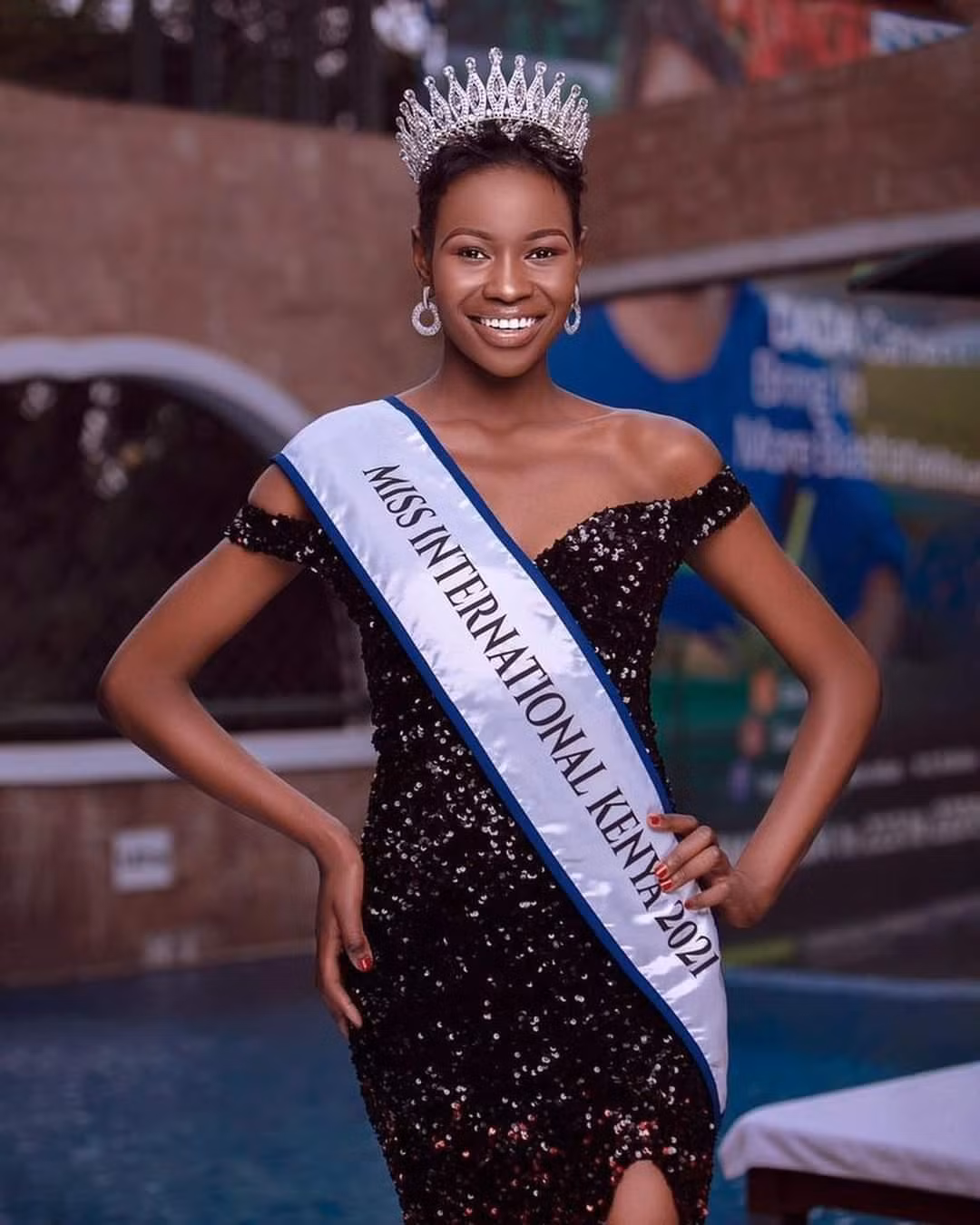 Xếp sau Phương Anh của Việt Nam là người đẹp Cindy Isendi đến từ Kenya. Người đẹp 23 tuổi đến từ thị trấn nhỏ thuộc miền Tây Kenya. Xếp sau Phương Anh của Việt Nam là người đẹp Cindy Isendi đến từ Kenya. Người đẹp 23 tuổi đến từ thị trấn nhỏ thuộc miền Tây Kenya.