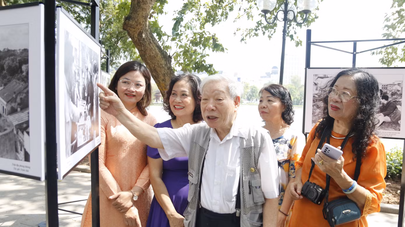 Nghệ sĩ nhiếp ảnh Trịnh Hải nhớ hoàn cảnh chụp từng bức ảnh quý. Nghệ sĩ nhiếp ảnh Trịnh Hải nhớ hoàn cảnh chụp từng bức ảnh quý.