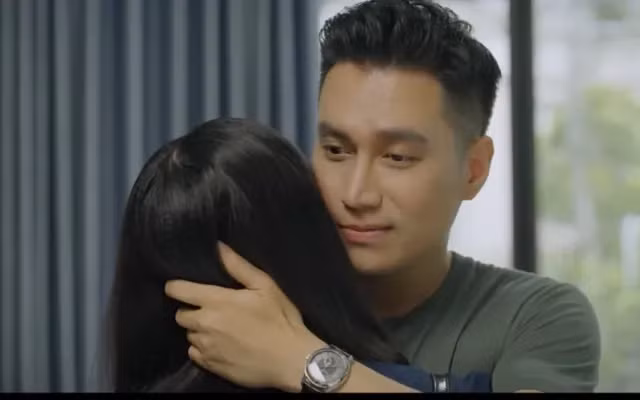 Đông nhanh chóng rơi vào lưới tình sau vài lần bị Vinh thả thính.