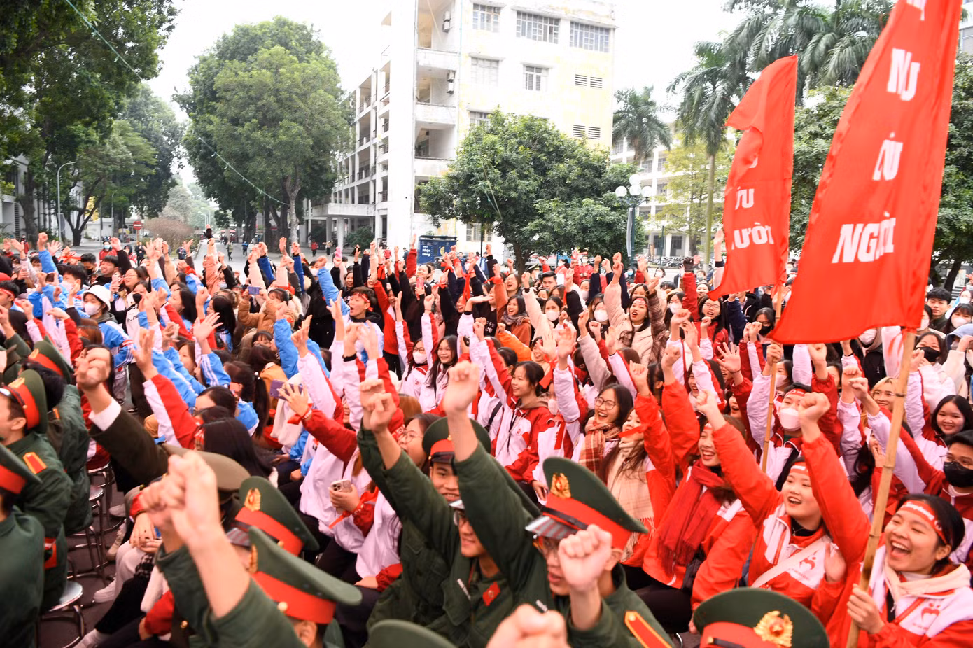 Những cánh tay sẵn sàng nêu cao thông điệp của 'Chủ Nhật Đỏ': Hiến máu cứu người - Sinh mệnh của bạn và tôi.