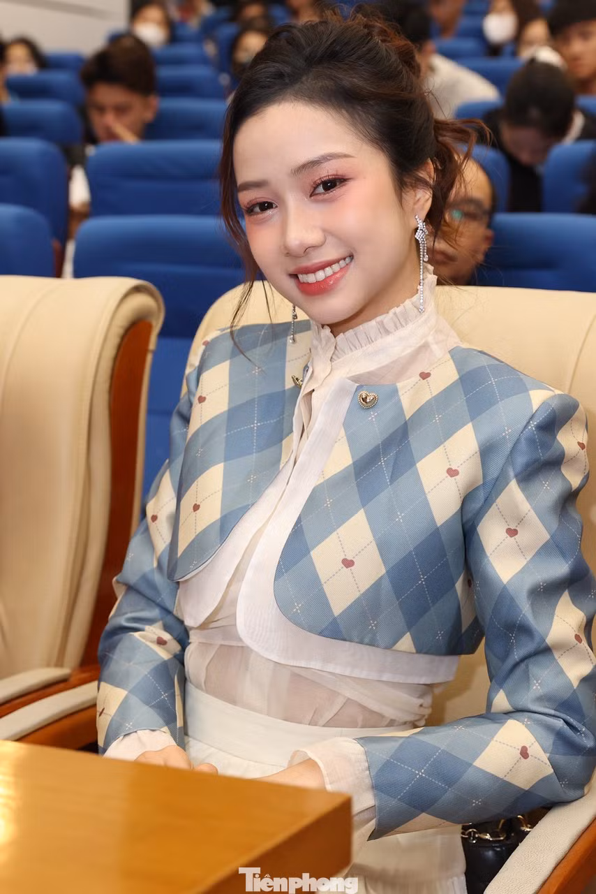 Người đẹp Nhân ái Ngọc Mai là gương mặt đồng hành quen thuộc của các sự kiện do báo Tiền Phong tổ chức như Ngày hội hiến máu Chủ Nhật Đỏ 2023, Tiền Phong Marathon 2023, Giải Vô địch Golf Quốc gia năm 2023 - Cúp VinFast,...