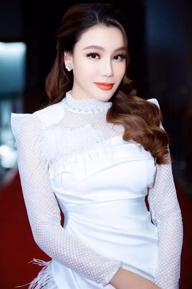 Ca sĩ Hồ Quỳnh Hương hát về ơn nghĩa sinh thành.