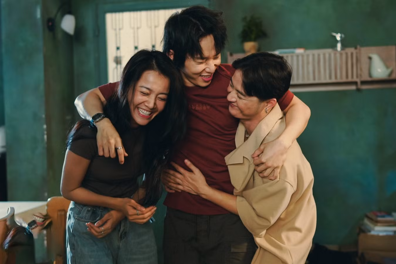 Một số tình tiết trong phim gây hụt hẫng.