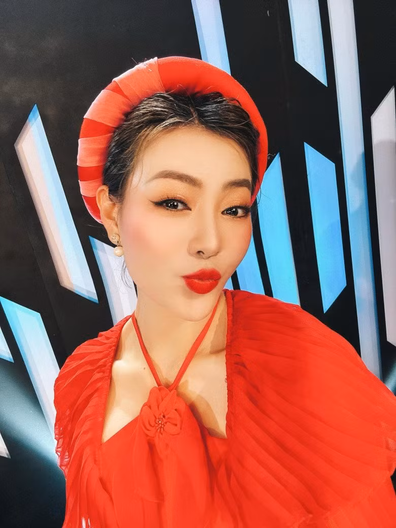 Diễn viên Thanh Hương vừa gây ấn tượng với vai Luyến "lươn" trong Cuộc đời vẫn đẹp sao, được tin tưởng giao vai diễn nặng ký ở Táo Quân 2024. Diễn viên Thanh Hương vừa gây ấn tượng với vai Luyến "lươn" trong Cuộc đời vẫn đẹp sao, được tin tưởng giao vai diễn nặng ký ở Táo Quân 2024.