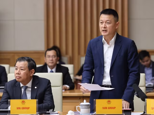 Đại diện các doanh nghiệp kinh doanh dịch vụ du lịch phát biểu tại hội nghị (ảnh: Nhật Bắc). Đại diện các doanh nghiệp kinh doanh dịch vụ du lịch phát biểu tại hội nghị (ảnh: Nhật Bắc).