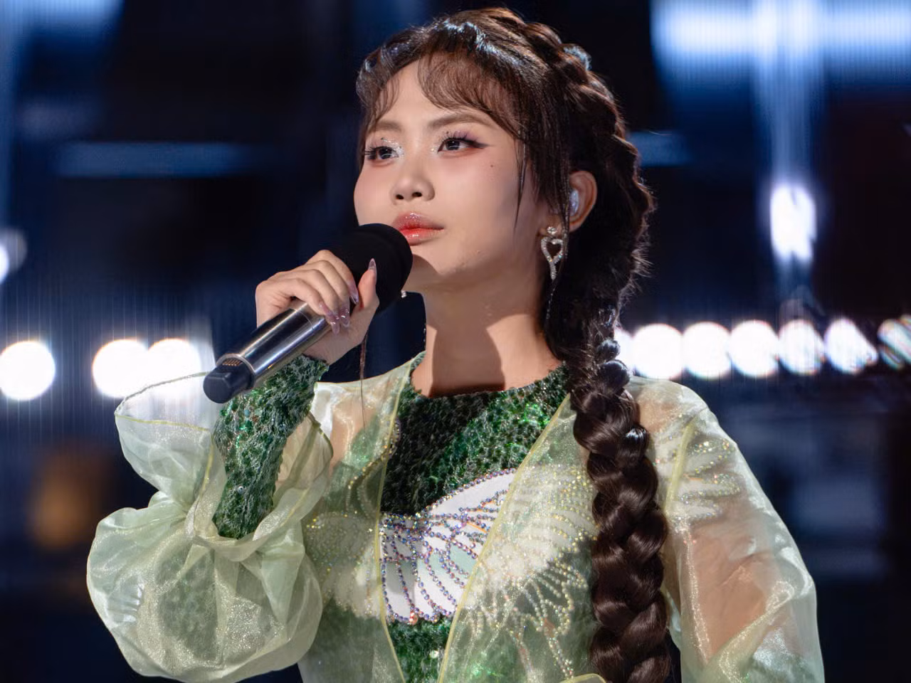 Phương Mỹ Chi nhận nhiều lời khen khi tham gia Sing! Asia.