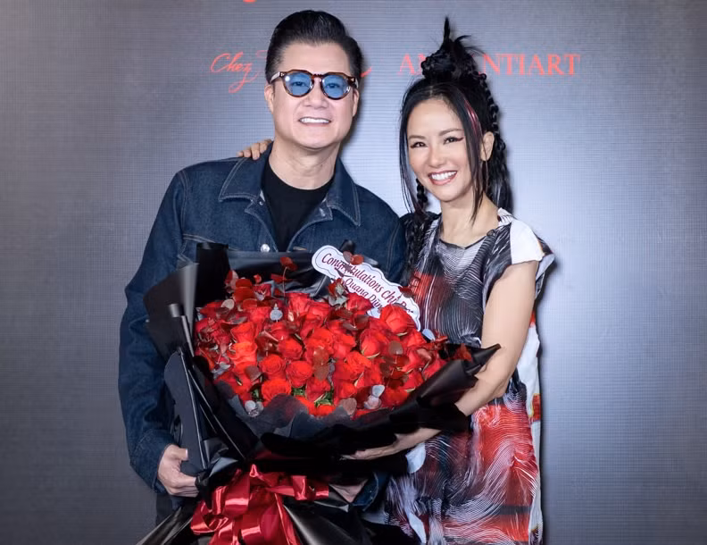 Ca sĩ Quang Dũng chúc mừng Hồng Nhung ra MV mới.