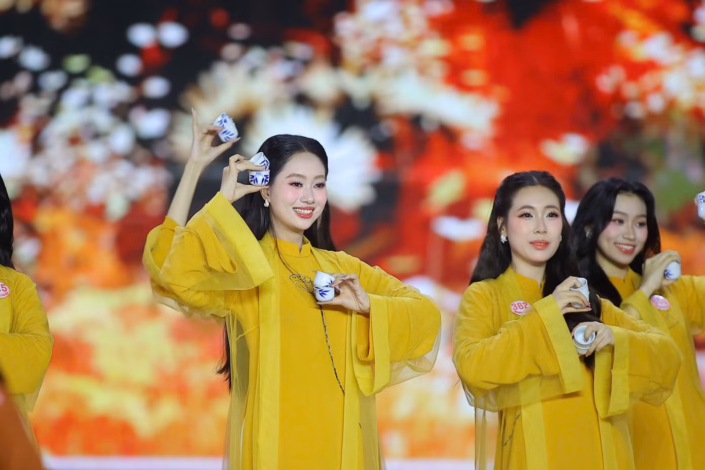Đêm chung kết tôn vinh nhan sắc và quảng bá di sản văn hóa. Ảnh: Trọng Tài. Đêm chung kết tôn vinh nhan sắc và quảng bá di sản văn hóa. Ảnh: Trọng Tài.
