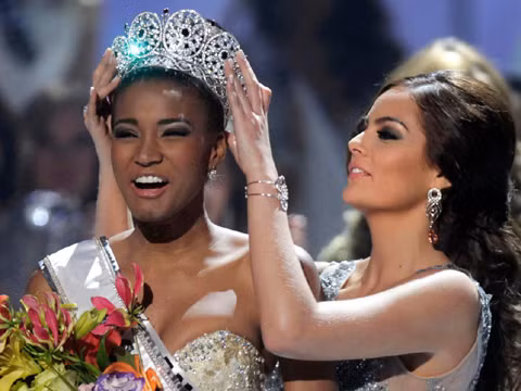 Cuộc thi Hoa hậu Hoàn vũ 2011 được tổ chức tại Brazil với sự lên ngôi của Hoa hậu Angola - Leila Lopez