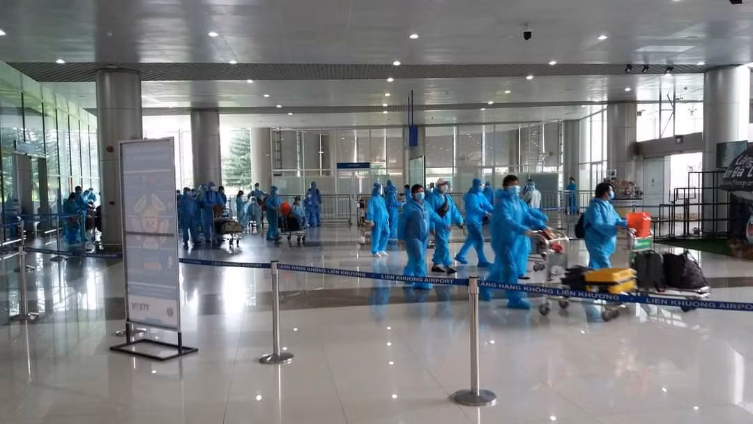Các thai phụ và người thân về đến sân bay Liên Khương Các thai phụ và người thân về đến sân bay Liên Khương