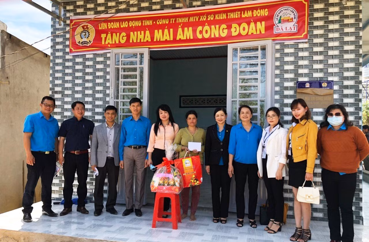 Tặng nhà mái ấm công đoàn cho người lao động Tặng nhà mái ấm công đoàn cho người lao động