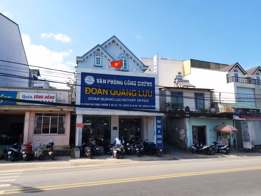 Phòng công chứng do Liên làm chủ đầu tư Phòng công chứng do Liên làm chủ đầu tư