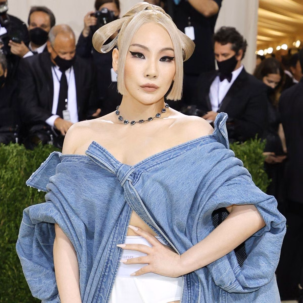 CL (2NE1) xuất hiện đầy táo bạo với bộ váy dạ hội của nhà thiết kế Alexander Wang.