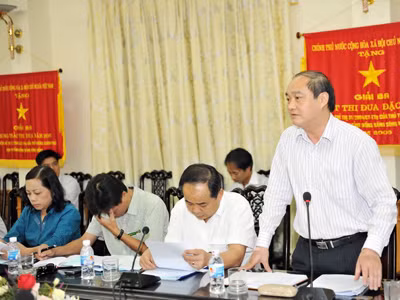 Tổng cục trưởng Tổng cục TDTT Vương Bích Thắng (bìa phải) vừa có buổi làm việc với VFF và lãnh đạo Khu Liên hợp thể thao quốc gia - Ảnh: Ngô Nguyễn
