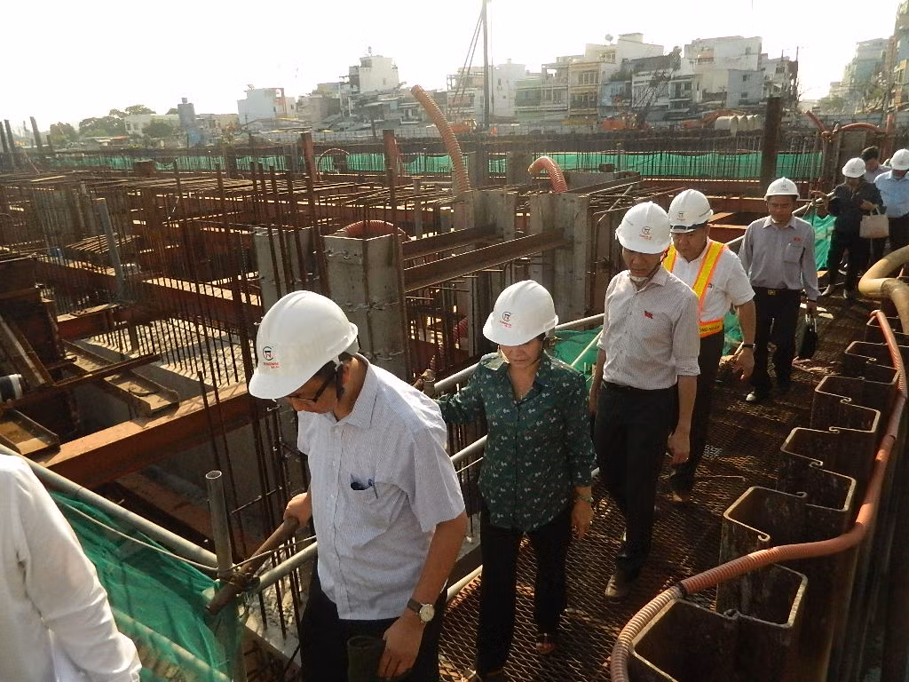 Tân Chủ tịch HĐND TPHCM kiểm tra dự án chống ngập 10.000 tỷ ảnh 2