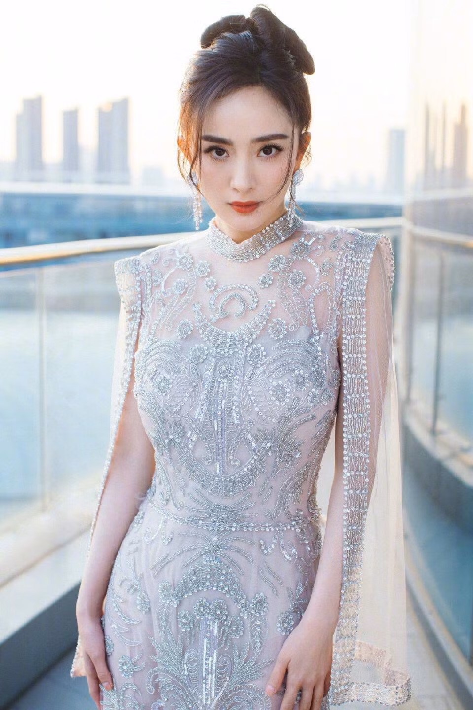 Hài Tử Vương khai khống, trong khi Dương Mịch lại hứa suông việc làm từ thiện. Ảnh: Weibo. Hài Tử Vương khai khống, trong khi Dương Mịch lại hứa suông việc làm từ thiện. Ảnh: Weibo.