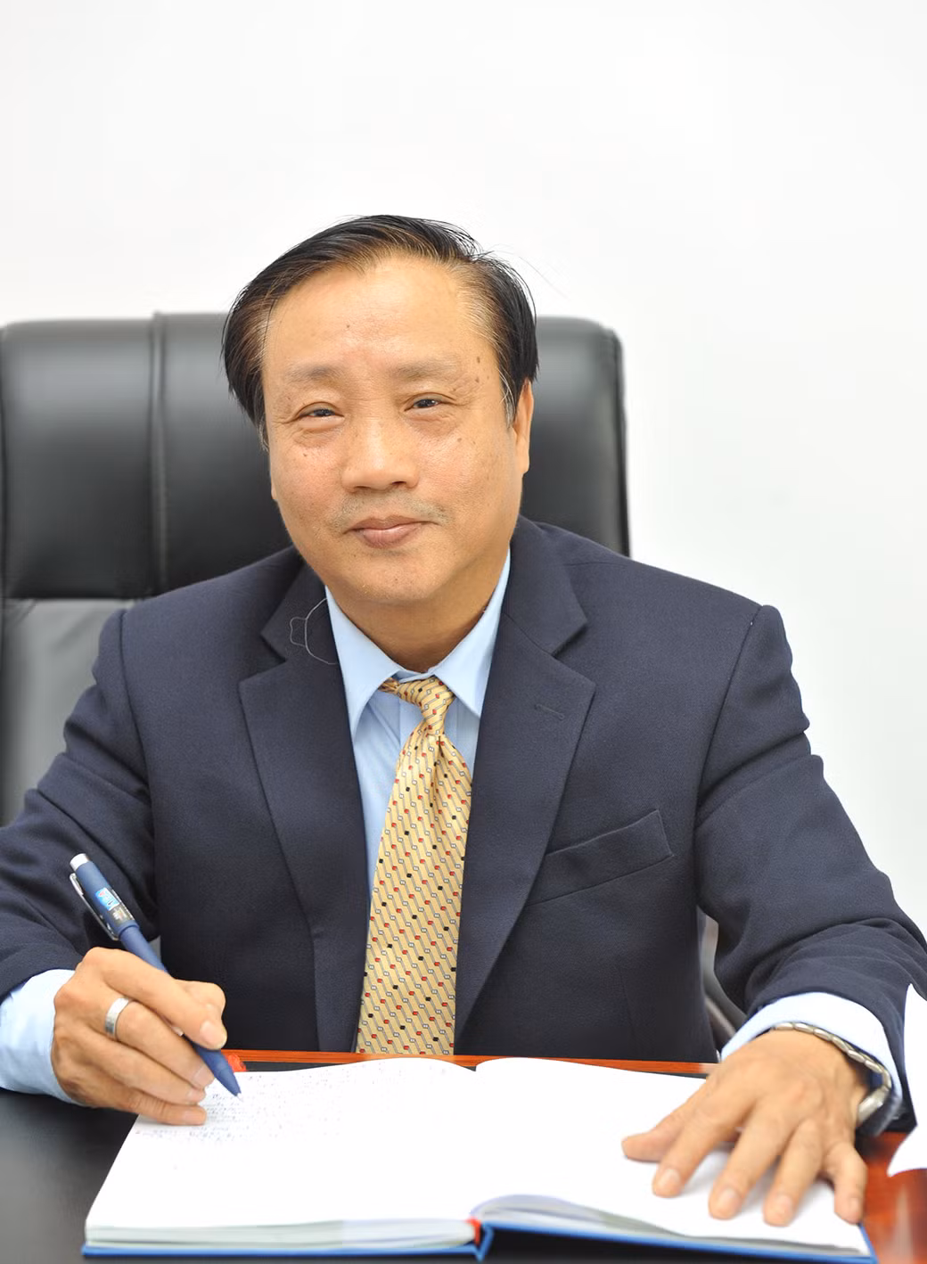 Hai cán bộ cấp cao TP.HCM xin thôi việc ảnh 1