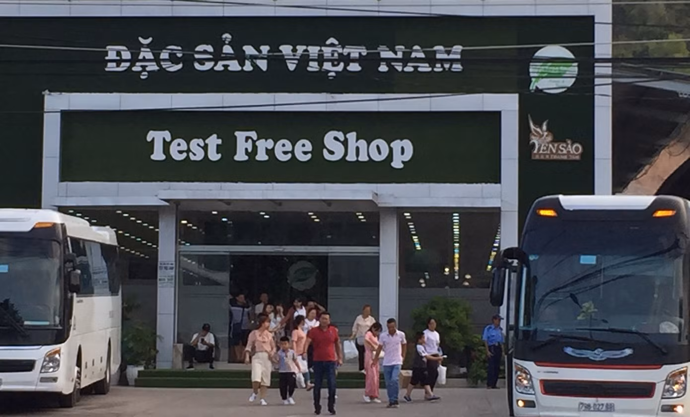 Cận cảnh chuỗi cửa hàng ở Nha Trang xây trái phép chuyên đón khách Trung Quốc ảnh 2