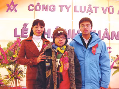 Bà Tuyên và hai con mong chồng, bố sớm có bản án công tâm, đúng pháp luật. Bà Tuyên và hai đứa con mong chồng, bố sớm có bản án công tâm, đúng pháp luật