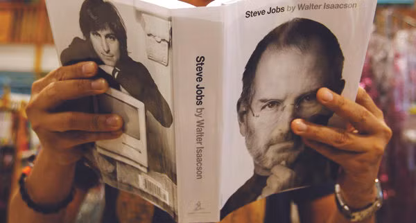 Tiểu sử Steve Jobs đứng đầu bảng xếp hạng sách bán chạy ở Mỹ. Ảnh: Reuters