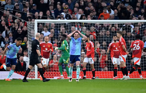 MU rơi điểm trước Arsenal ảnh 32