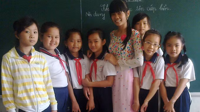 Nguyễn Thị Thanh Trúc với các học trò nhỏ nơi cô thực tập làm giáo viên tại TP Thủ Dầu Một (tỉnh Bình Dương) - Nguyễn Thị Thanh Trúc với các học trò nhỏ nơi cô thực tập làm giáo viên tại TP Thủ Dầu Một (tỉnh Bình Dương) -