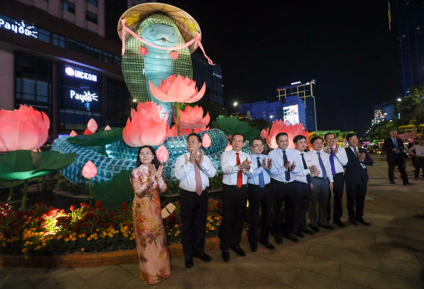 Đến tham dự lễ khai mạc có ông Nguyễn Trọng Nghĩa - Ủy viên Bộ Chính trị, Trưởng Ban Tuyên giáo Trung ương; ông Nguyễn Văn Nên - Bí thư Thành ủy TPHCM; bà Trương Mỹ Hoa - nguyên Phó Chủ tịch nước cùng nhiều lãnh đạo TPHCM và các đơn vị liên quan.