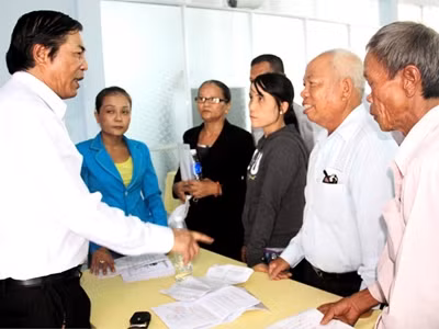 Ông Nguyễn Bá Thanh giải đáp kiến nghị của dân. Ảnh: Nguyễn Huy