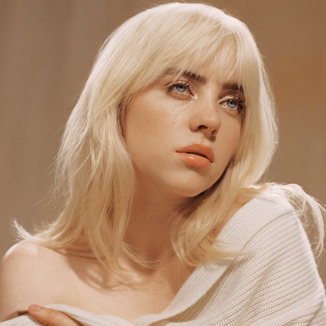 Billie Eilish chưa bao giờ ở trong một mối quan hệ cho phép cô thực sự là chính mình.