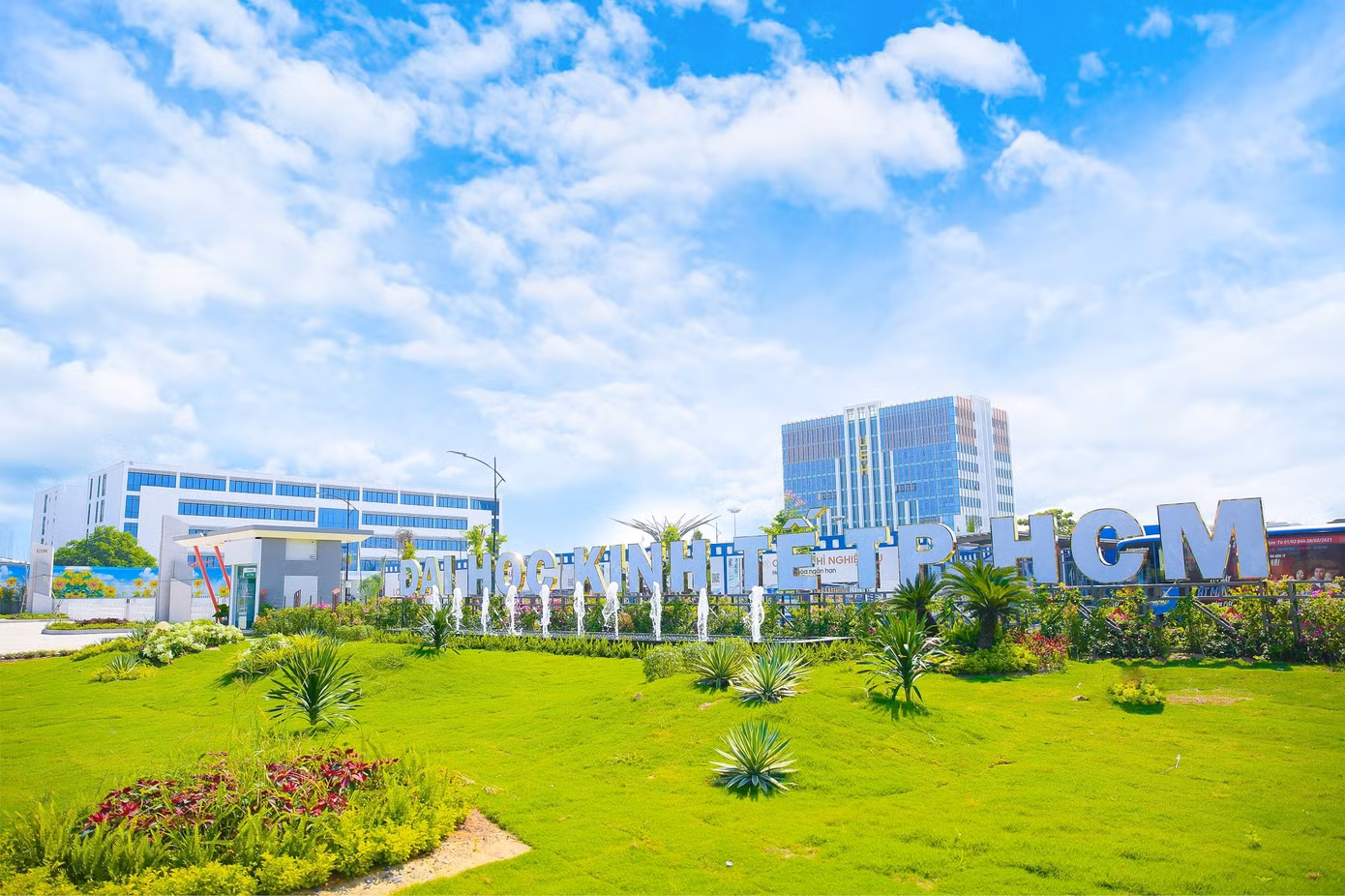 UEH chính thức nâng cấp mô hình quản trị trở thành đại học đa ngành, đa lĩnh vực.