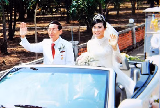 Lê Ân trong lễ rước dâu người vợ hiện nay