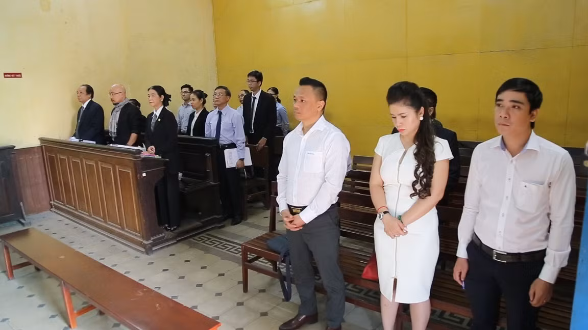 Vợ chồng ‘vua cà phê’ Trung Nguyên ‘đối mặt nhau’ trong hai ngày ảnh 2