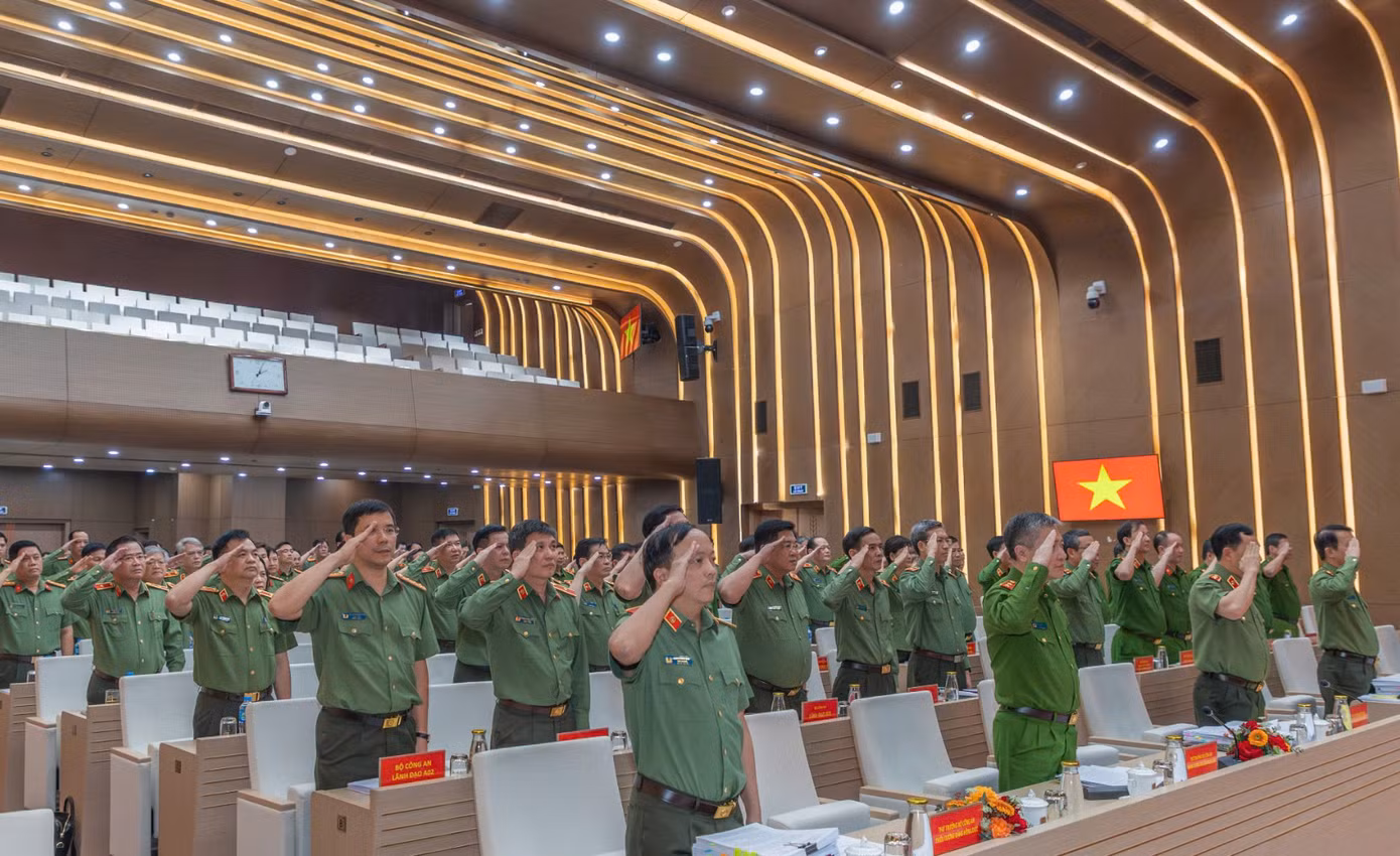 Các đại biểu tham dự buổi lễ.