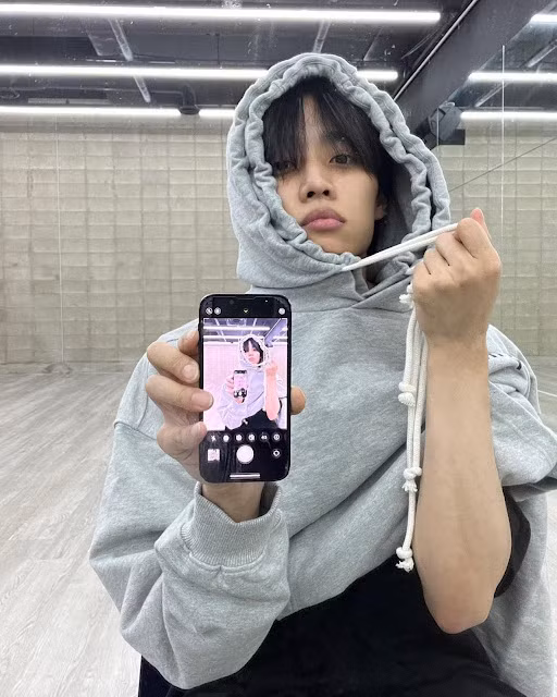 Sunwoo (The Boyz) không ngại khoe mặt mộc.