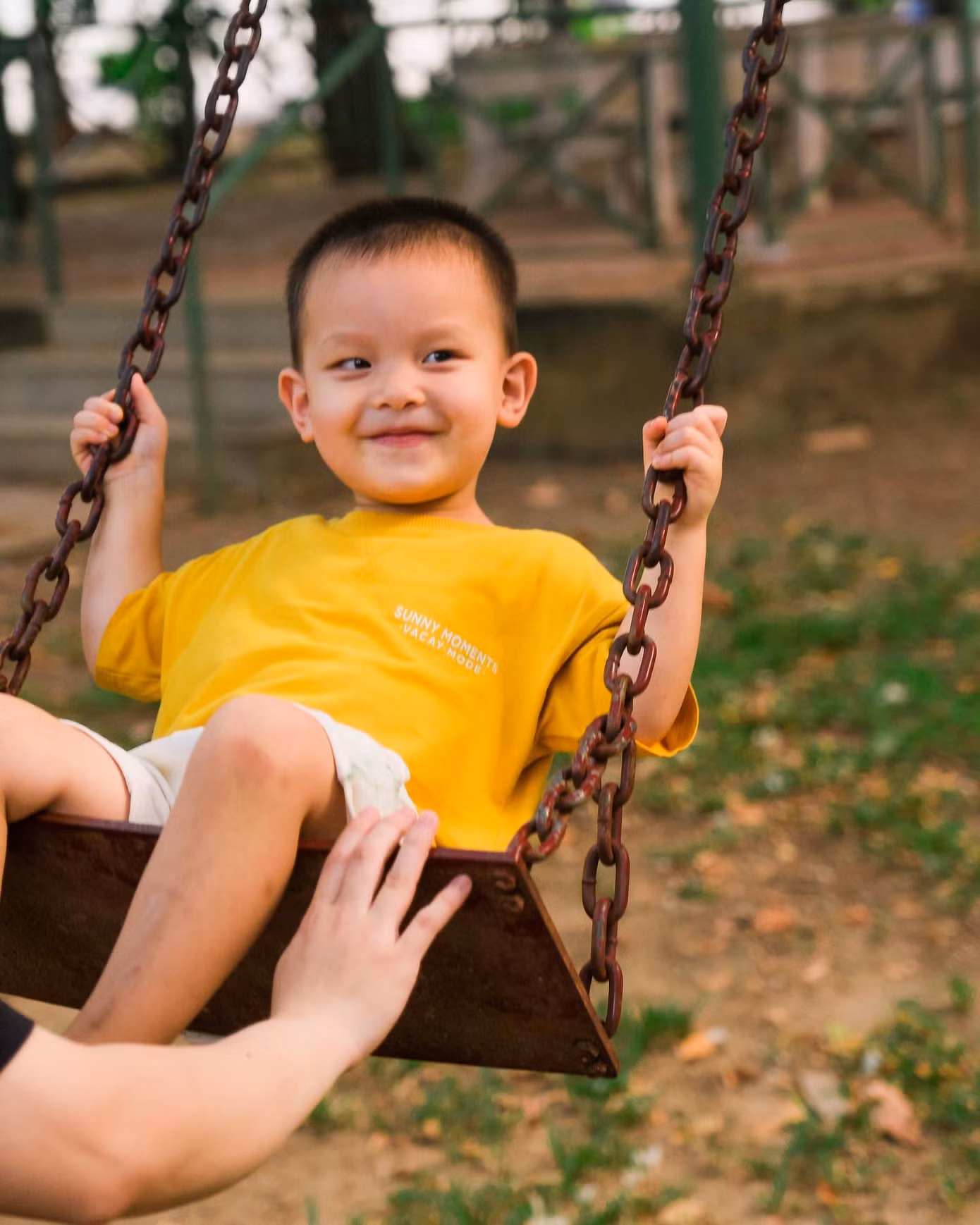 Leon gây ấn tượng bởi sự lém lỉnh, đáng yêu. Leon gây ấn tượng bởi sự lém lỉnh, đáng yêu.