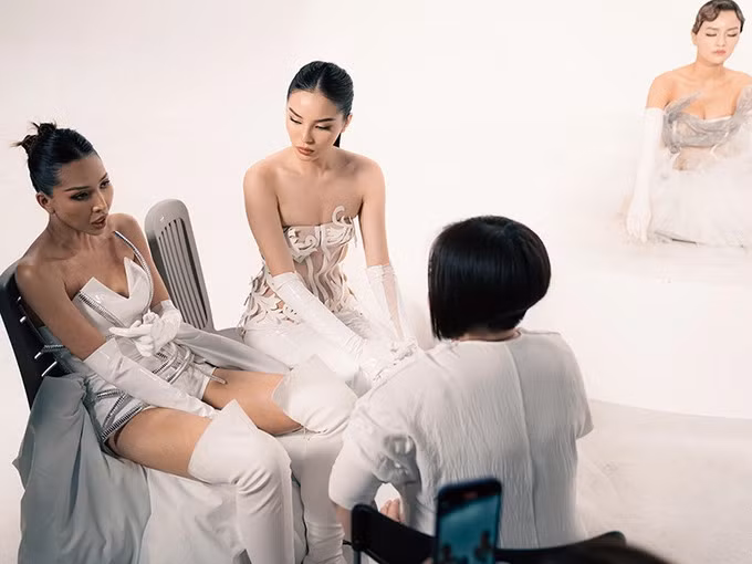 Mâu thuẫn của Vũ Thu Phương cùng đàn em còn diễn ra trên mạng xã hội.