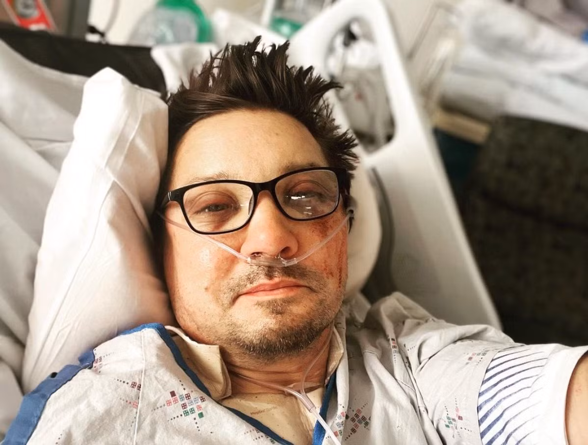 Hình ảnh mới nhất trên Instagram của Jeremy Renner tai qua nạn khỏi hậu cuộc phẫu thuật.