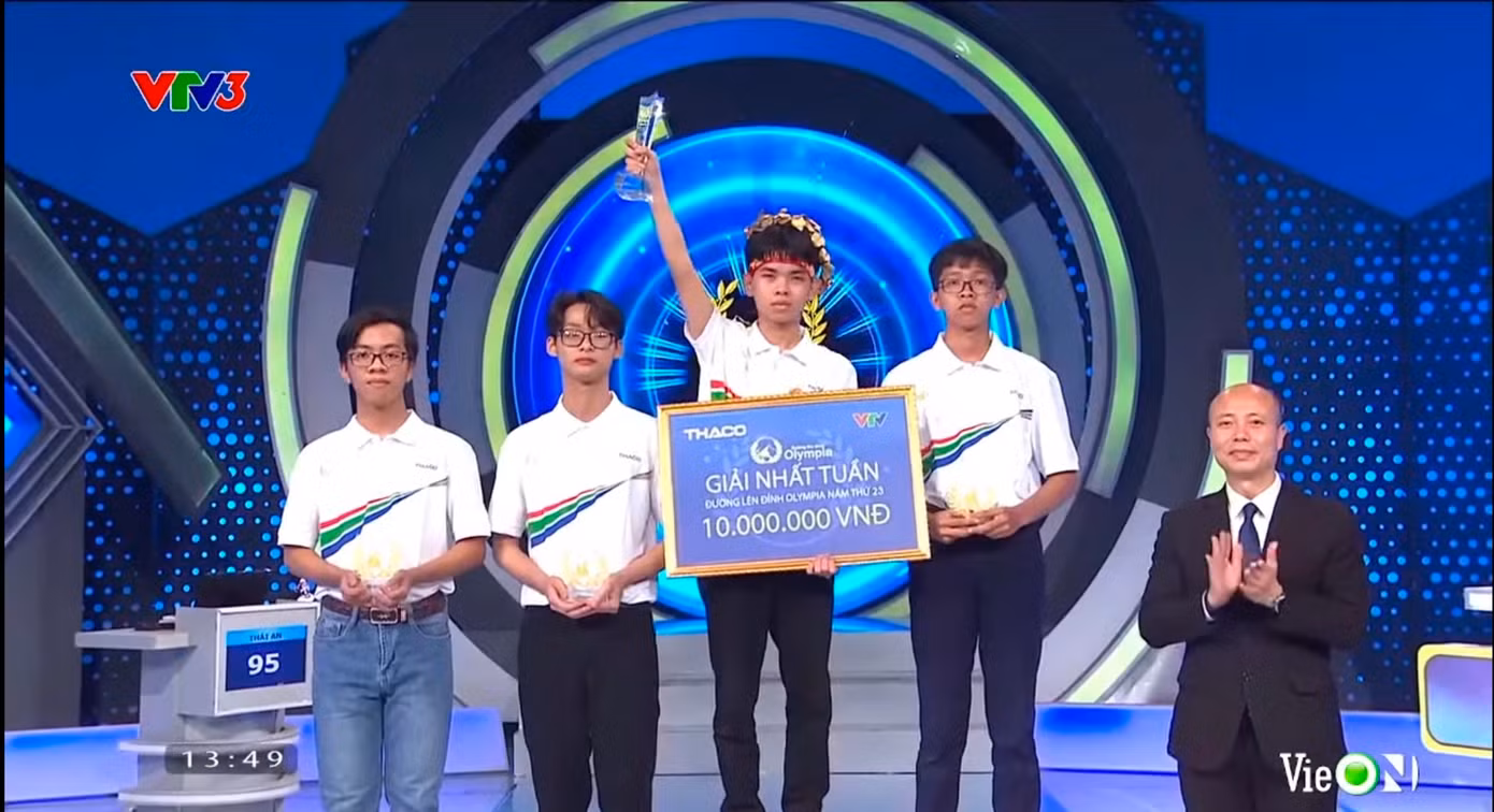 Lê Công Nguyên giành chiến thắng chung cuộc với 325 điểm.