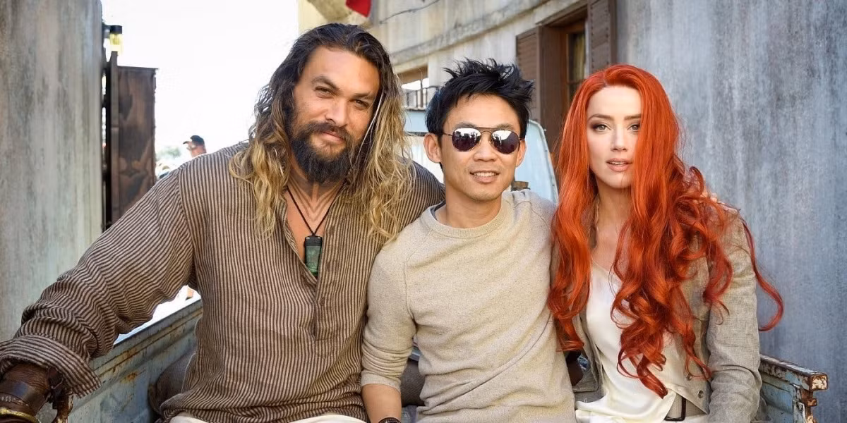 James Wan (giữa) và hai nhân vật chính trong "Aquaman". James Wan (giữa) và hai nhân vật chính trong "Aquaman".