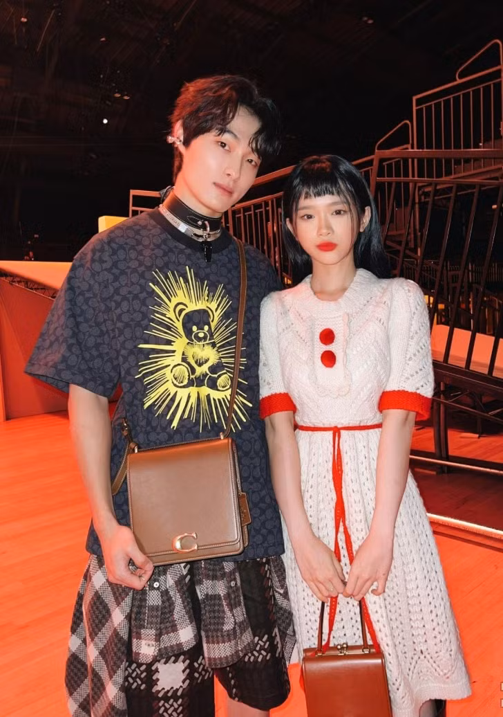 Linh Ka và nam diễn viên Yoon Chan Young. Linh Ka và nam diễn viên Yoon Chan Young.