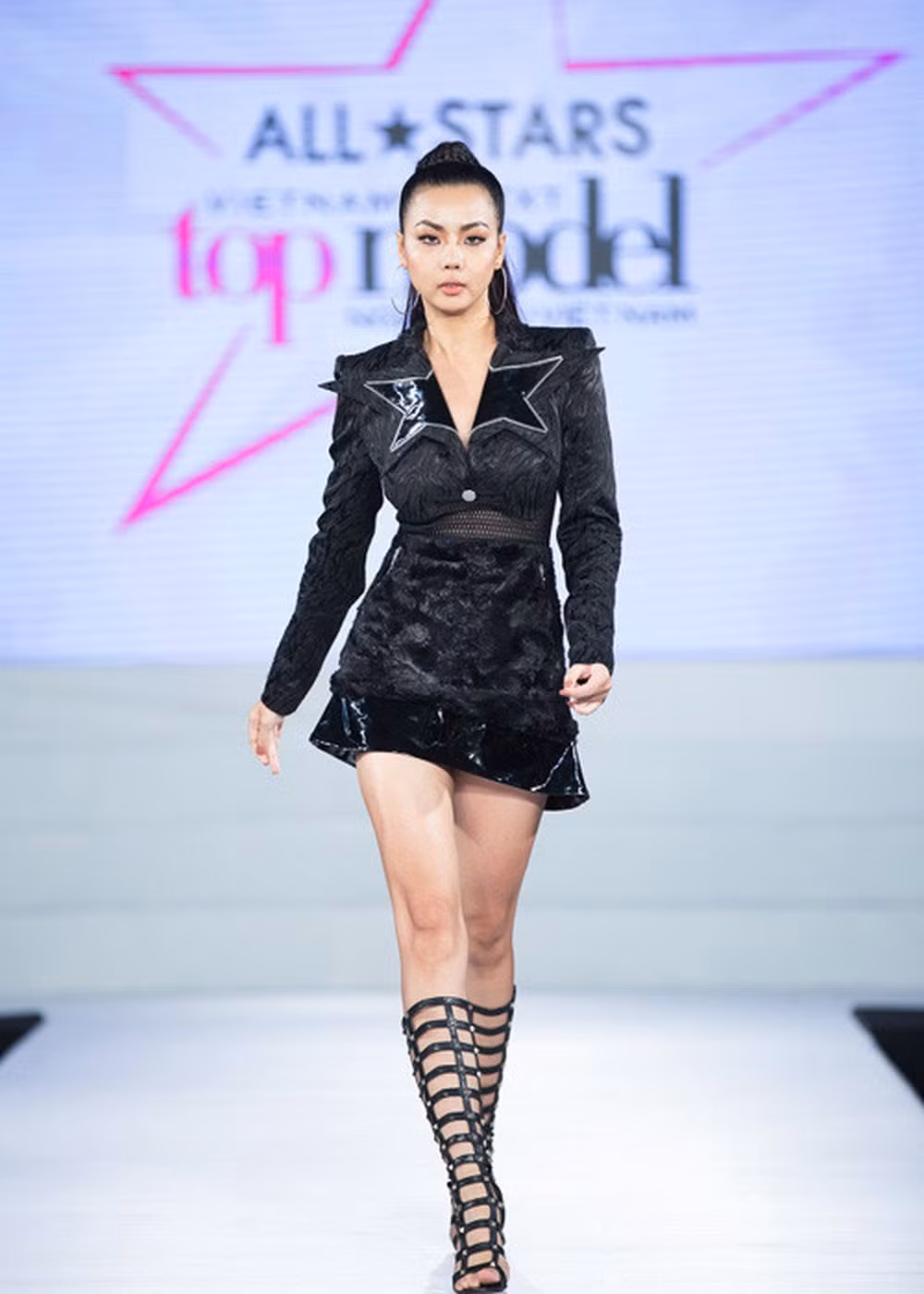 Lại Thị Thanh Hương không còn là cái tên xa lạ với khán giả đam mê thời trang. Lại Thị Thanh Hương không còn là cái tên xa lạ với khán giả đam mê thời trang.