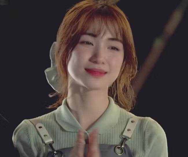 Ánh mắt đượm buồn của Hòa Minzy khiến các fan không khỏi thương cảm.