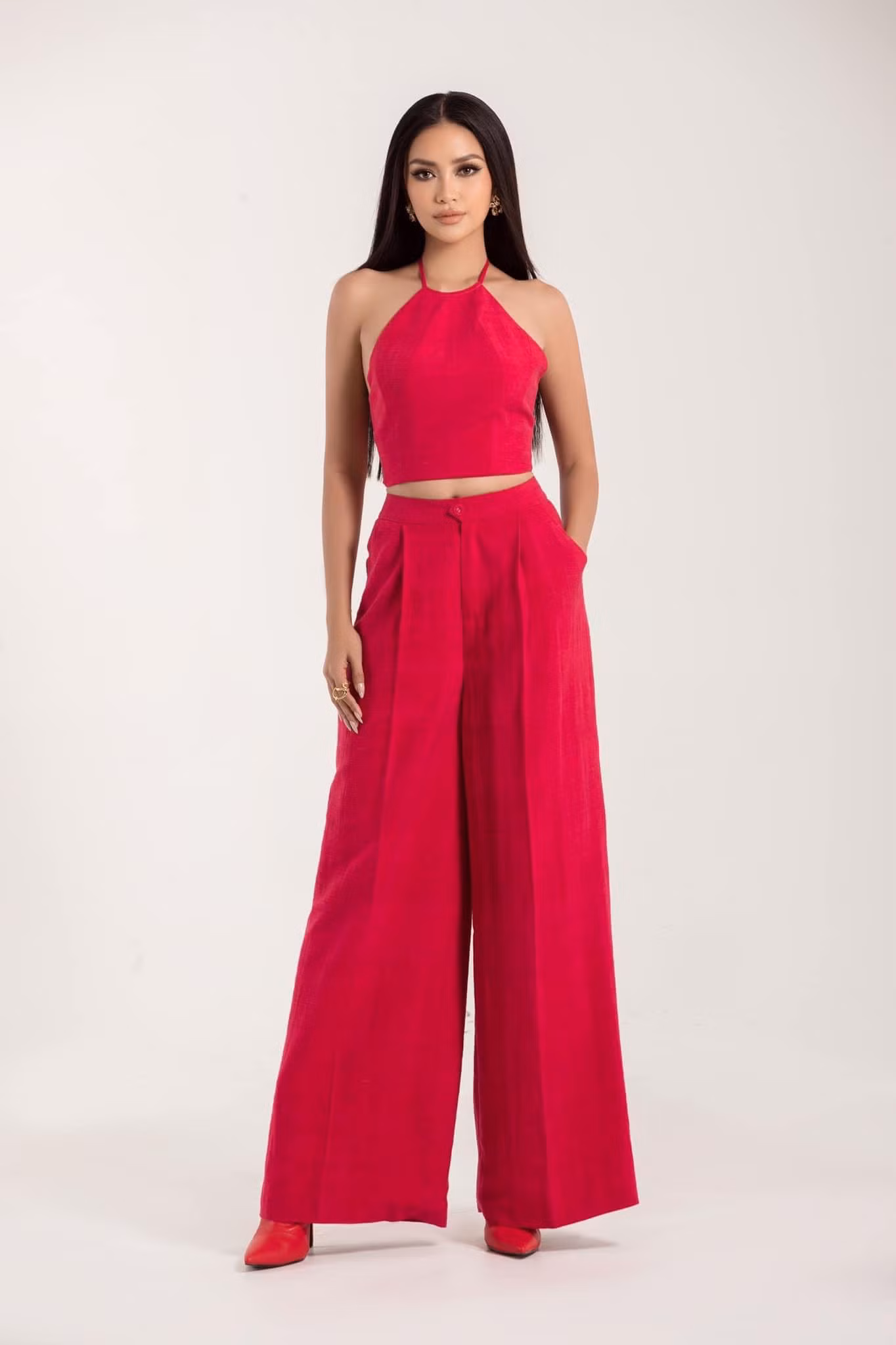 Trang phục được Ngọc Châu lựa chọn trong ngày đầu tiên đến với Miss Universe 2022. Trang phục được Ngọc Châu lựa chọn trong ngày đầu tiên đến với Miss Universe 2022.